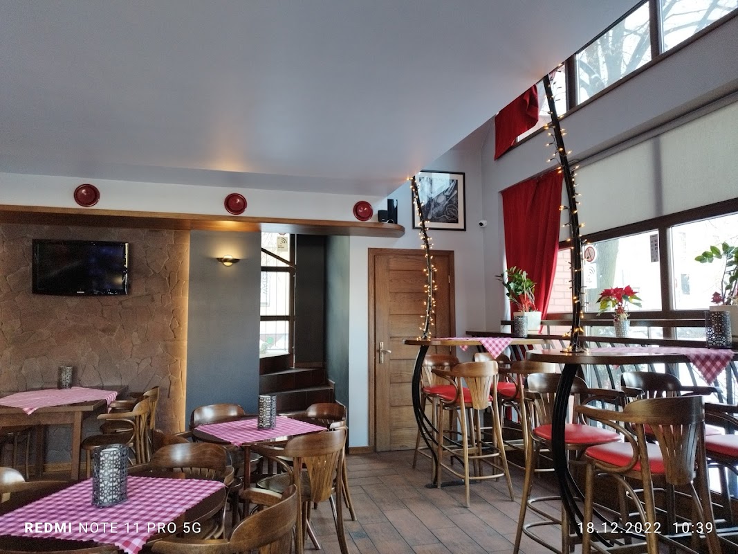 Wnętrze Cafe Fosa Restauracja Włoska & Pub